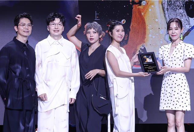 台灣新聞通訊社-金曲37》春麵樂隊斷食6天省布料  陳以諾口袋裝餅乾備戰
