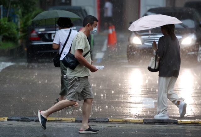 台灣新聞通訊社-天氣》8縣市大雨特報！雨勢趨緩時間曝 恐有熱帶擾動