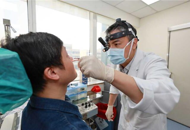 台灣新聞通訊社-打鼾如雷、白天狂打瞌睡！45歲女睡不飽 竟是舌根搞鬼