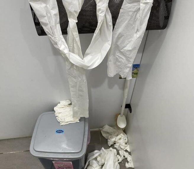 台灣新聞通訊社-免錢捲好玩?圖書館廁紙「捲成圍巾」 館方心寒:不再主動提供