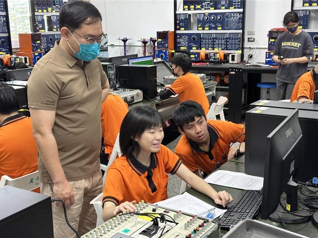 台灣新聞通訊社-影》台科大自動化專班招生 攜手三高工育高階技職人才