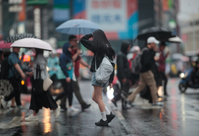 台灣新聞通訊社-快訊》雨區擴大！9縣市大雨特報 一路下到晚上