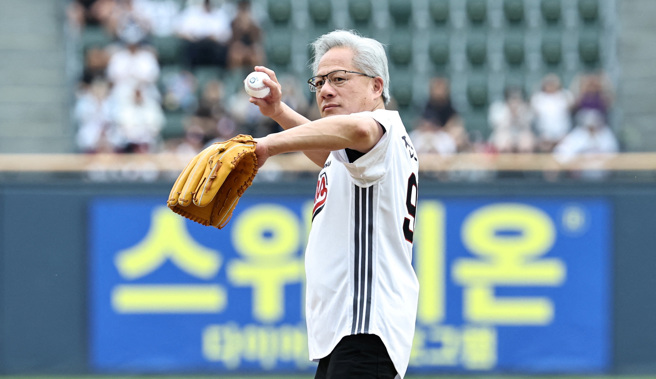 台灣新聞通訊社-以為黃仁勳帶飛股市!韓散戶進場重押吃癟 他2天慘賠一台豪車