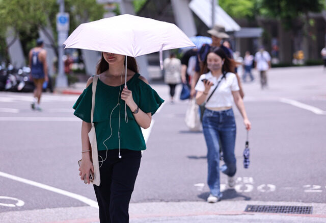 台灣新聞通訊社-天氣》小心熱暈！3地高溫衝37度 周四變天全台有雨
