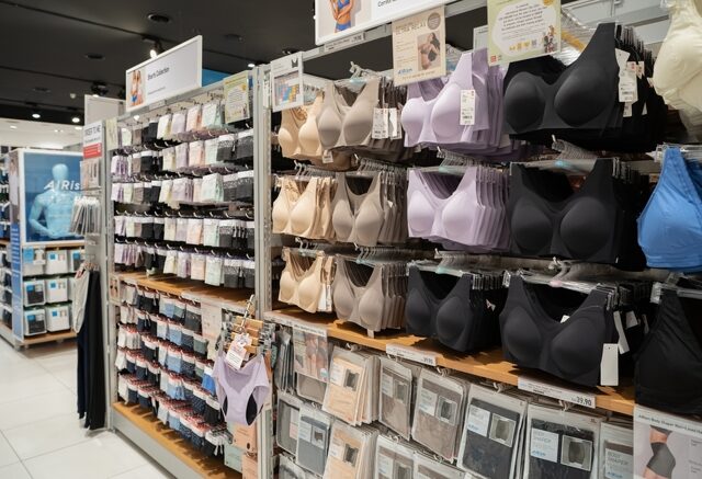 台灣新聞通訊社-Bra Top別從頭套！UNIQLO教正確穿法 妹子喊屁股大怎麼辦