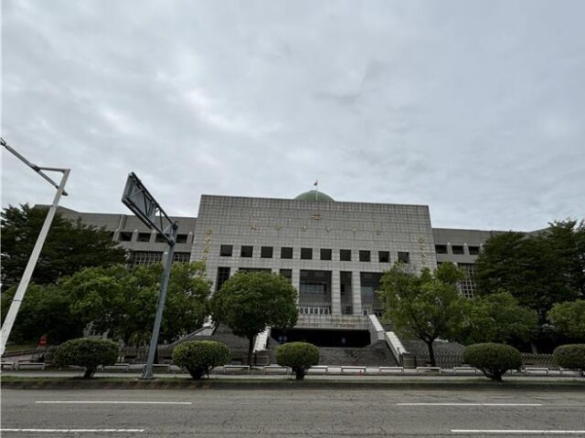 台灣新聞通訊社-社區主委拍女祕書臀遭錄啪一聲！事後一句「能吃豆腐嗎」讓他獲判3月