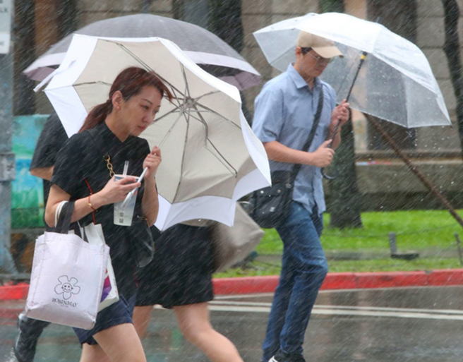台灣新聞通訊社-快訊》雨彈開炸！3縣市大雨特報 下到晚上