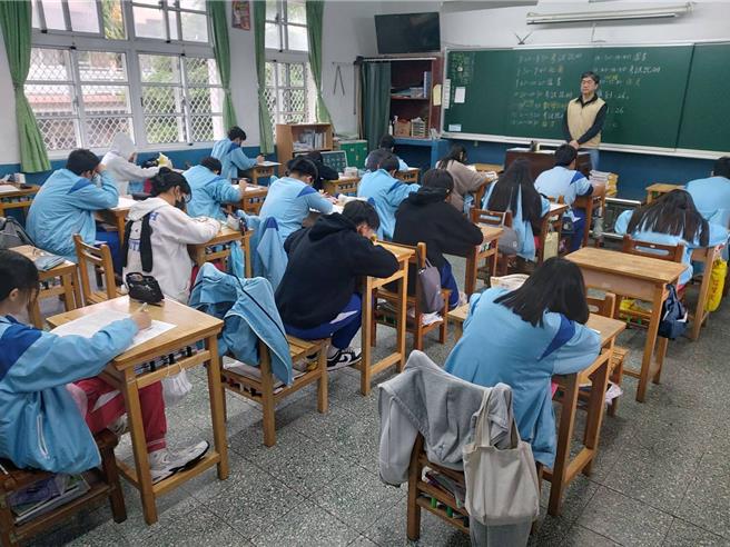 台灣新聞通訊社-少子化風暴！桃園資優生、藝才班報名人數雙跌