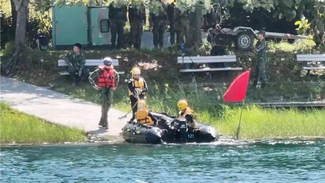 台灣新聞通訊社-活水湖化身操演場 花防部工兵展現漕渡戰力