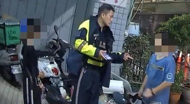 台灣新聞通訊社-鄰居怨搬家占路！警到場只見無助小兄妹 　「一碗麵」揭心酸故事
