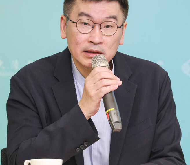 台灣新聞通訊社-梁文傑捅鳳梨釋迦馬蜂窩犯眾怒 王鴻薇:我把他特別費刪了