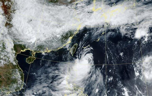 台灣新聞通訊社-米克拉閃過「卻留一坨給台灣」 雨最猛時間曝 整片紫紅