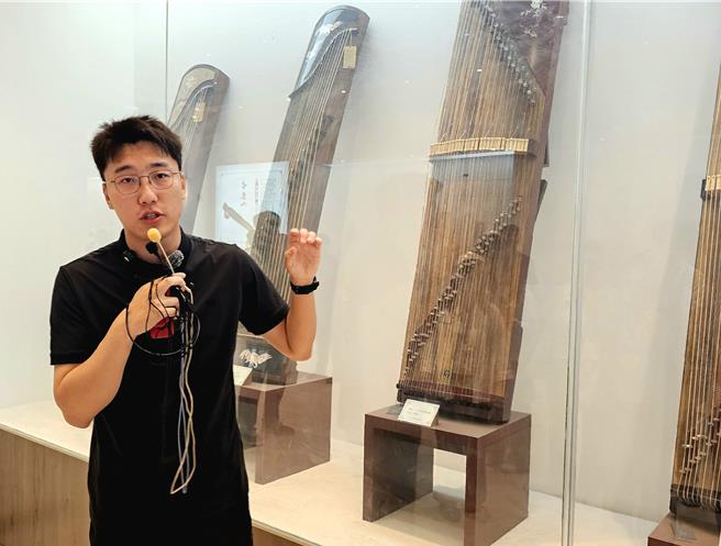 台灣新聞通訊社-《走進河南》揭秘陸「民族樂器第一村」:90%音板來自這裡 琴二代接班賣全球