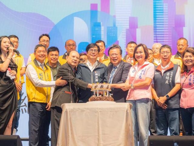 台灣新聞通訊社-柯志恩、賴瑞隆都來了！高市商會席開百桌藍綠較勁搶票