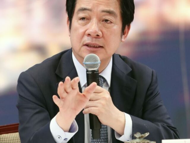 台灣新聞通訊社-賴清德英文致詞影片引熱議  粉專評比：林佳龍似乎好一點