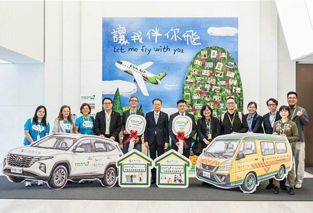 台灣新聞通訊社-支持早療教室翻修 長榮航空捐贈百萬早療服務車