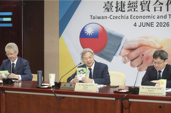 台灣新聞通訊社-財經兩首長送禮捷克參議長韋德齊 中東歐投資基金加碼5000萬歐元