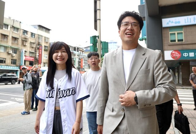 台灣新聞通訊社-沈伯洋提1方案解決內湖交通？游淑慧笑：鄭弘儀忍不住了