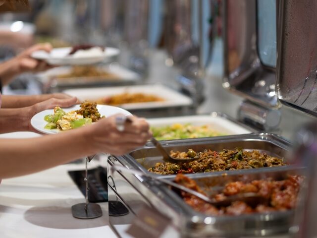 台灣新聞通訊社-去饗食天堂怎吃回本 饕客揭「飲食攻略」：別喝氣泡飲