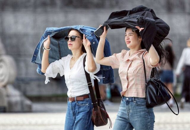 台灣新聞通訊社-連假熱爆38度 米克拉颱風可能生成 在台灣東方大迴轉