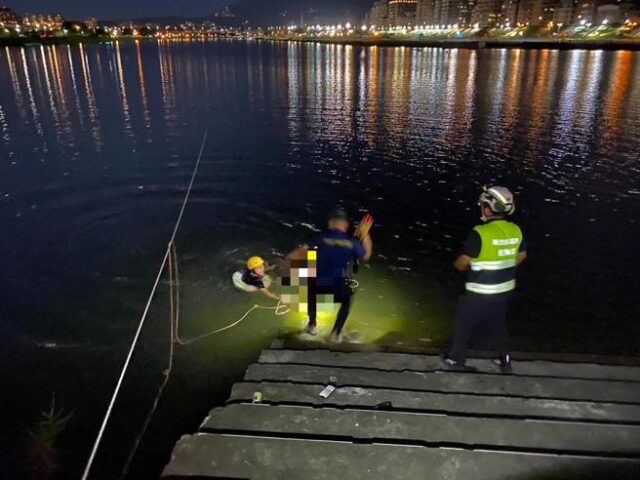 台灣新聞通訊社-岸邊留啤酒檳榔！新北36歲男疑酒醉跌微風運河 送醫不治