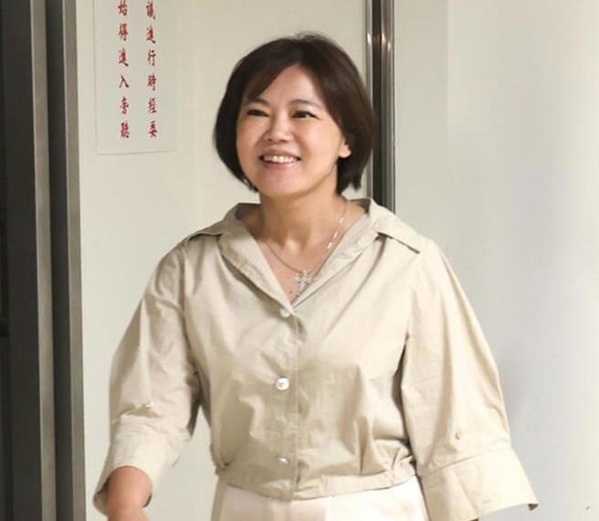 台灣新聞通訊社- 得知選舉看板遭塗鴉原因 游淑慧吐一句酸爆徐國勇「台股受益論」