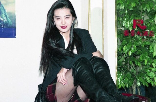 台灣新聞通訊社-59歲王祖賢零修圖近照曝光！網驚：像女大學生