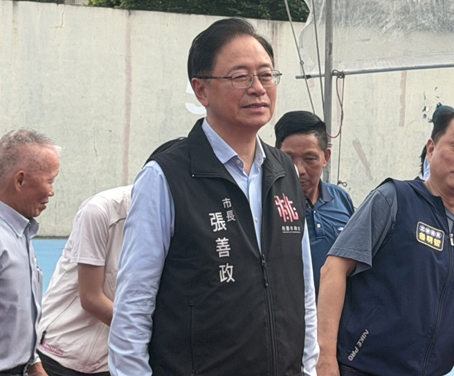 台灣新聞通訊社-學生喊張善政「新店市長」 媒體人嘆：學校為什麼不敢教民主、無禮？