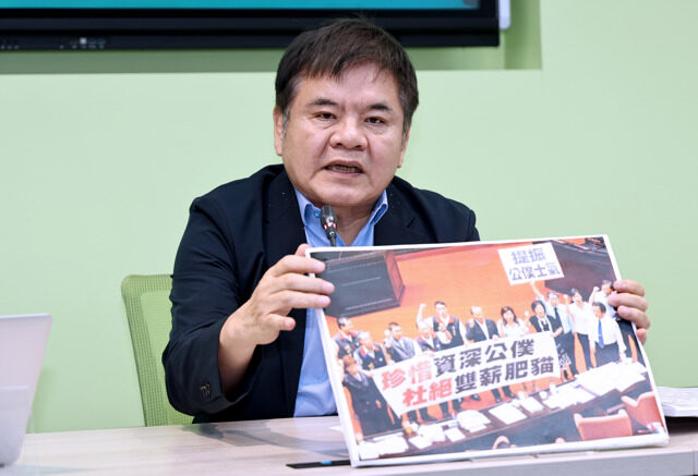 台灣新聞通訊社-莊瑞雄談離線權為記者抱屈 下班被長官狂叩「煩都可以煩死」
