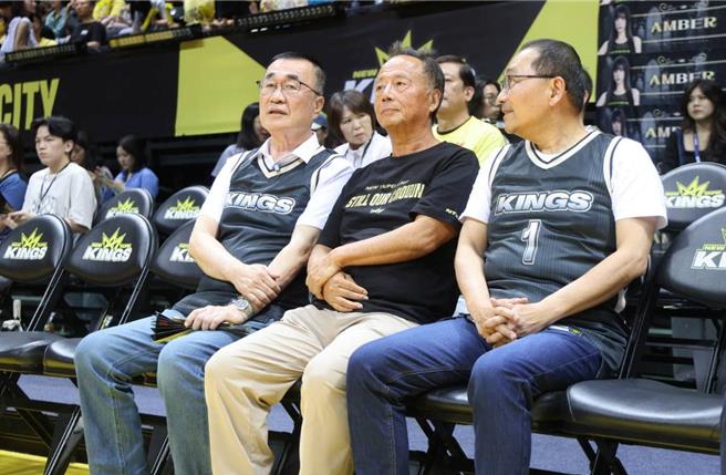 台灣新聞通訊社-新北國王力拚總冠軍！侯友宜、李四川同框助陣 金盃盼留新北