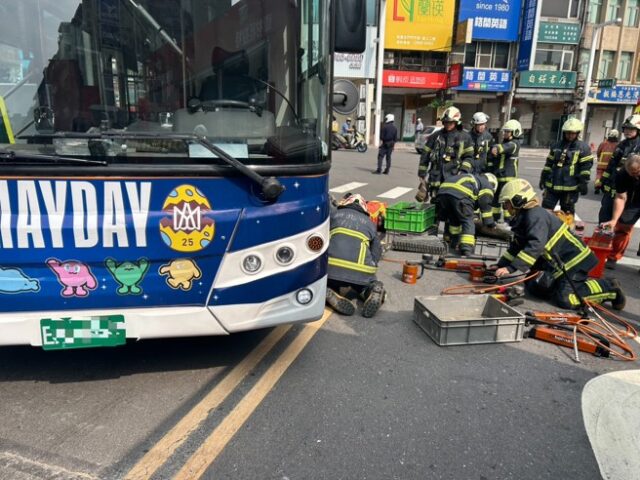台灣新聞通訊社-公車輾斃替兒助選婦！新北市議員參選人周韋翰悲嘆：世事無常