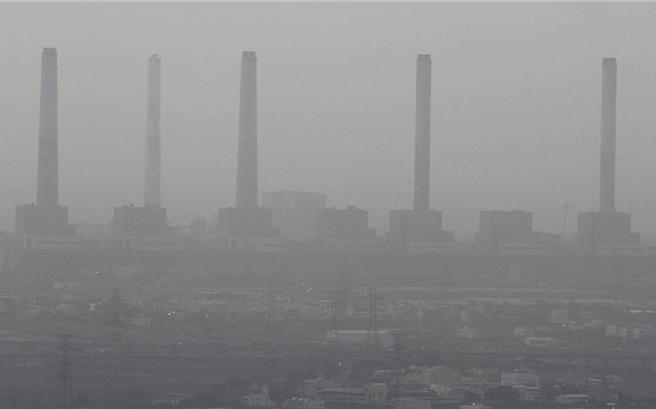 台灣新聞通訊社-空污法二讀 石化工會籲維持現狀