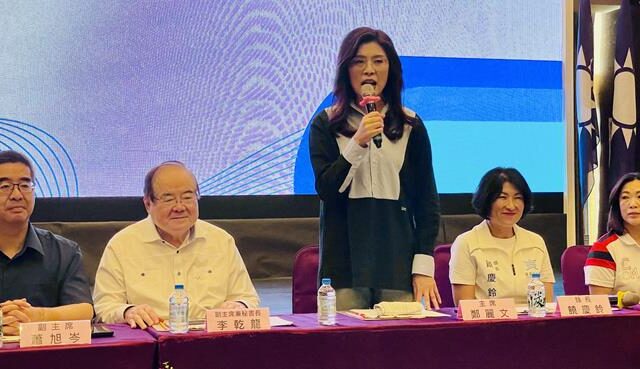 台灣新聞通訊社-影》鄭麗文挺饒慶鈴批政治追殺：連鳳梨釋迦都成中共同路人