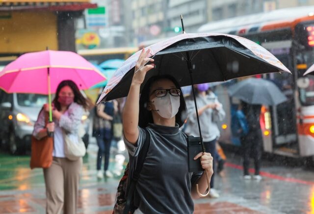 台灣新聞通訊社-快訊》大雷雨狂炸 高雄市桃源區即起停班課