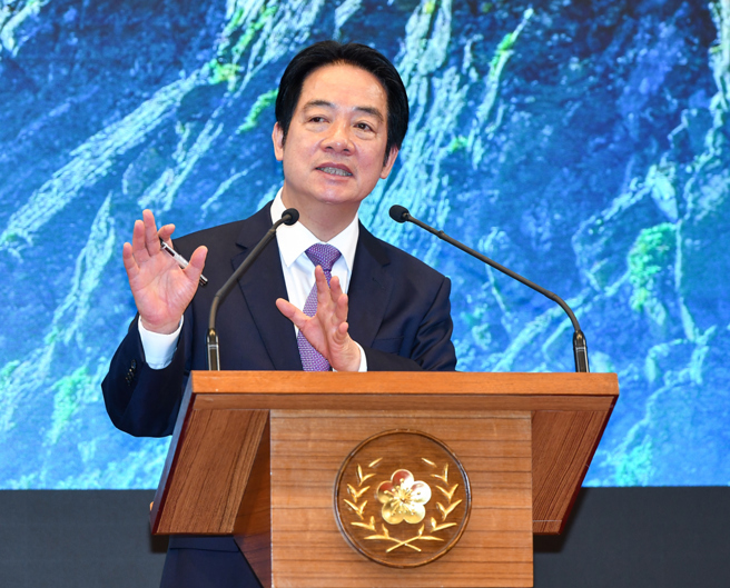 台灣新聞通訊社-罵總統會接到賴清德電話讚許？街訪年輕人忍不住吐槽1句話