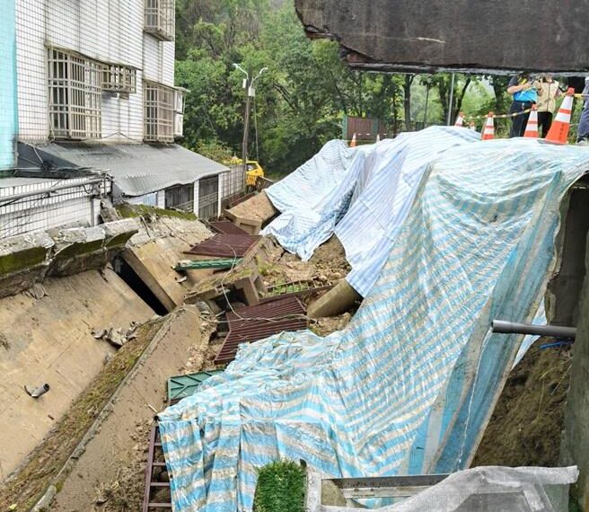 台灣新聞通訊社-桃園楓樹國小圍牆倒塌 議員批水務局遲遲未核定釀災