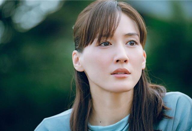 台灣新聞通訊社-女神綾瀨遙嫁諧星喊有異樣感！「媒人」認了：我故意安排的