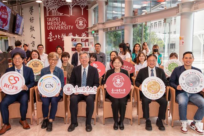 台灣新聞通訊社-從教室走進廚房 北醫學生化身守門員 守護社區食安
