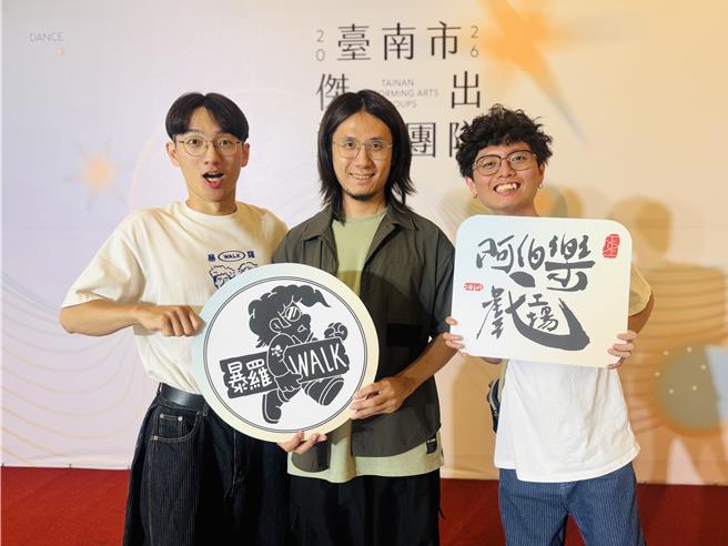 台灣新聞通訊社-不是理工也有前途！文組男堅持戲劇、漫才路 7年耕耘迎專場完售