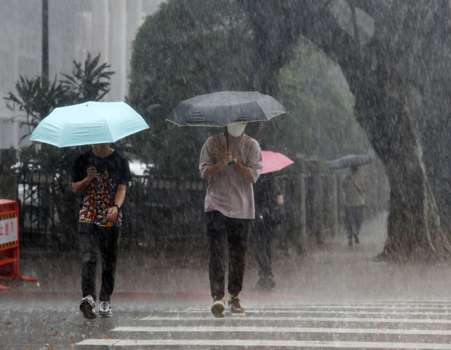 台灣新聞通訊社-快訊》國家警報響！雙北、桃園大雷雨 17縣市大雨特報