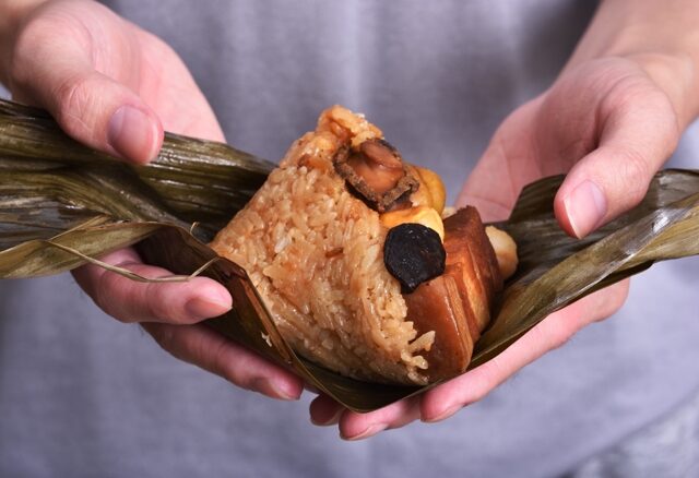 台灣新聞通訊社-粽子用電鍋蒸怕太爛 內行丟微波爐：4分鐘熟透
