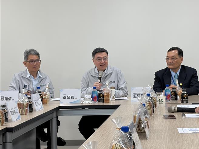台灣新聞通訊社-大南方鏈結中部產業 卓揆笑稱：未來機器人分中、南部人