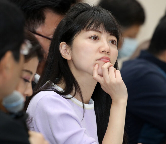 台灣新聞通訊社-高嘉瑜秀沈伯洋競選合照 問「喜歡哪張」 網友超毒舌