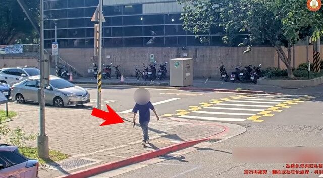 台灣新聞通訊社-雙刀男遊蕩街頭引驚慌！ 士林警逮人起獲「這東西」