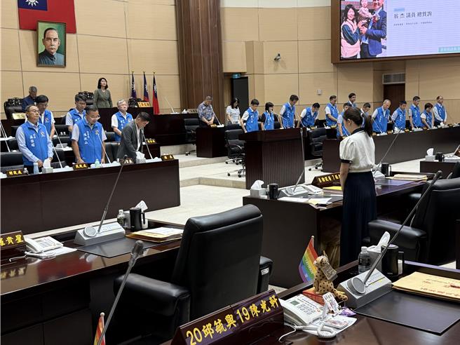 台灣新聞通訊社-砍郵務士前3小時凶嫌曾持刀怒吼 警證實：家屬拒送醫