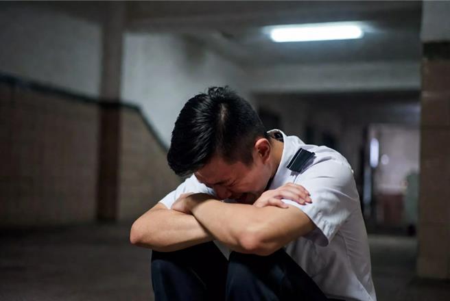 台灣新聞通訊社-台中某整復所爆性侵！不顧愛女在隔壁 負責人伸狼爪侵犯男客