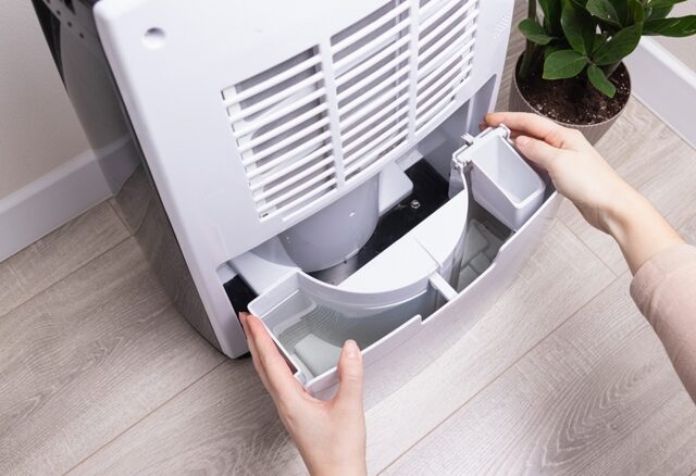 台灣新聞通訊社-雨天除濕機別直接開 1步驟省電8％ 台電：乾爽效率更好