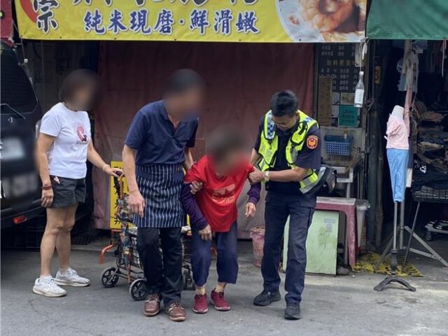 台灣新聞通訊社-台中嬤買菜累癱倒地！「不願麻煩人」拒協助　踉蹌邊推邊走心酸畫面曝