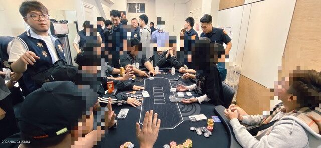台灣新聞通訊社-假借競技之名！永和警直搗德州撲克職業賭場 逮獲16人
