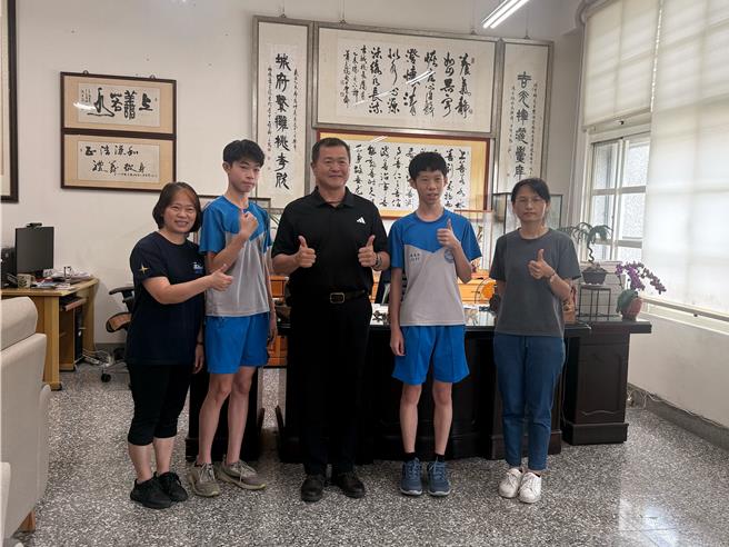 台灣新聞通訊社-科展失利不氣餒！雲林國中生鑽研2年數學 會考奪5A＋＋榜首